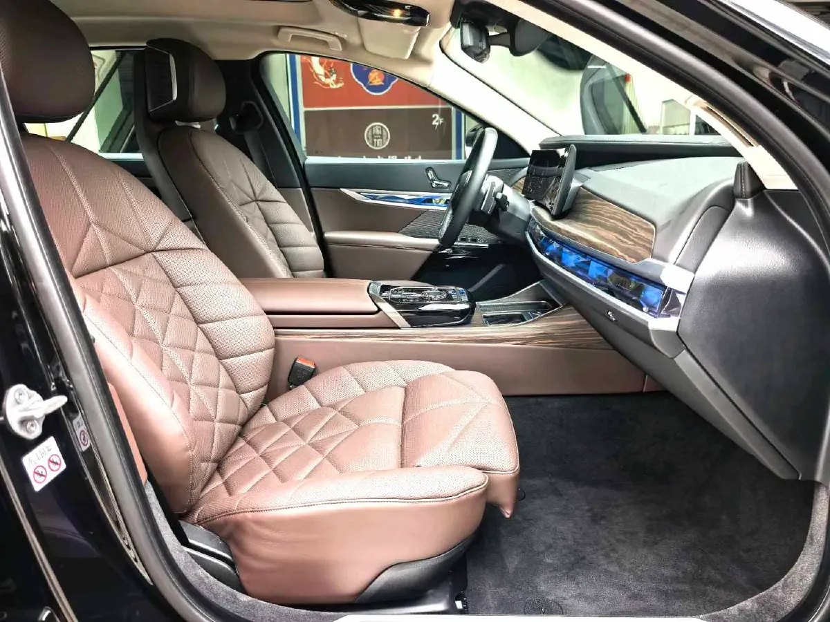 2023 BMW 7 Series 3.0T 381HP L6 8AT,autocango,china used car exporter,china ev exporter,chinese used car exporter,chinese used ev exporter