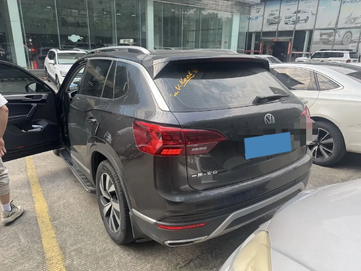 2019 Jeep Cherokee 2.0T 234HP L4 9AT,autocango,china used car exporter,china ev exporter,chinese used car exporter,chinese used ev exporter