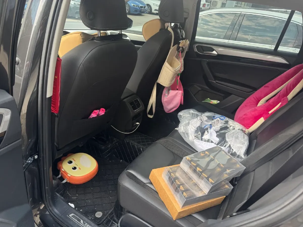 2019 Jeep Cherokee 2.0T 234HP L4 9AT,autocango,china used car exporter,china ev exporter,chinese used car exporter,chinese used ev exporter