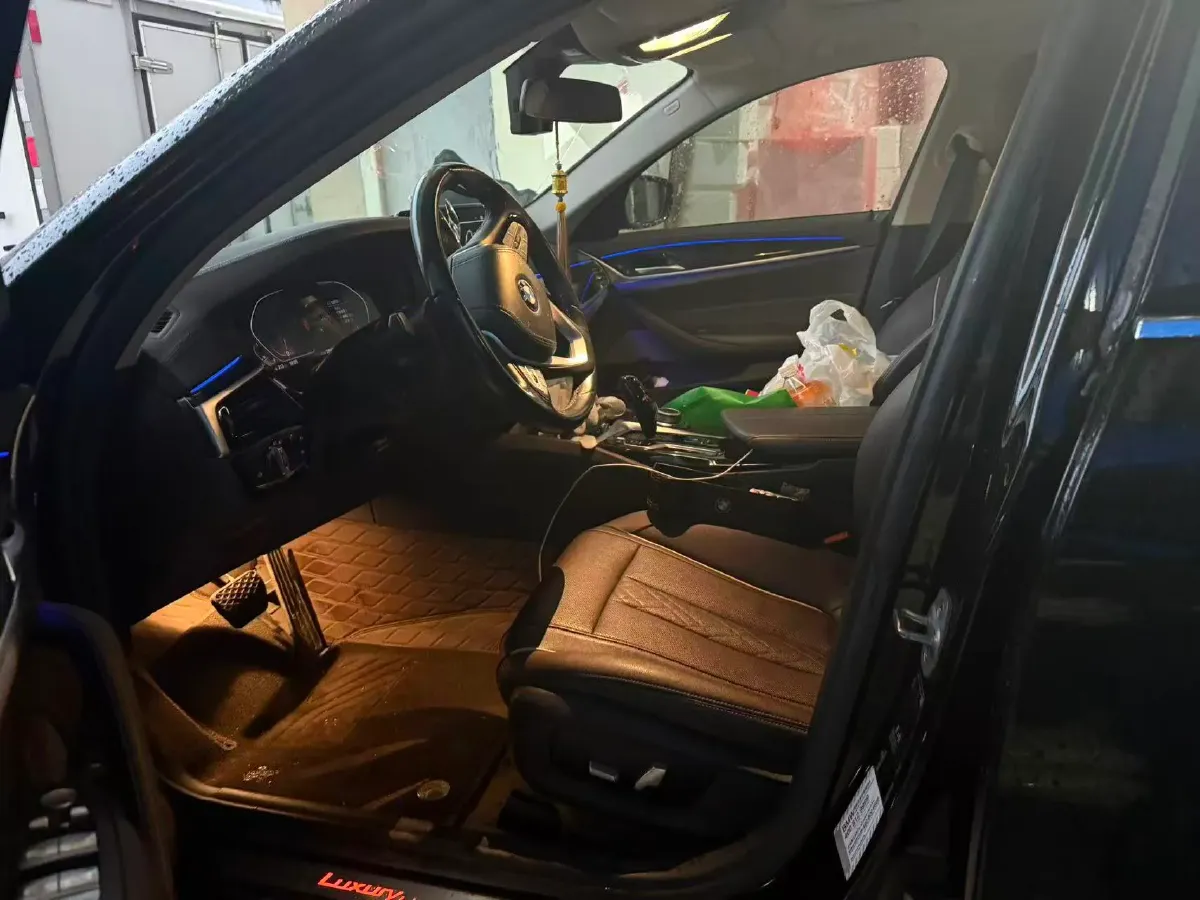 2022 BMW 5 Series 2.0T 184HP L4 8AT,autocango,china used car exporter,china ev exporter,chinese used car exporter,chinese used ev exporter