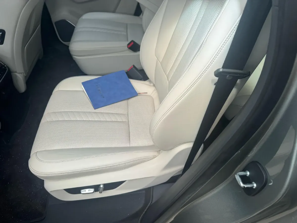 2020 Li ONE Range Extended 131HP REEV 40.5KWH,autocango,china used car exporter,china ev exporter,chinese used car exporter,chinese used ev exporter