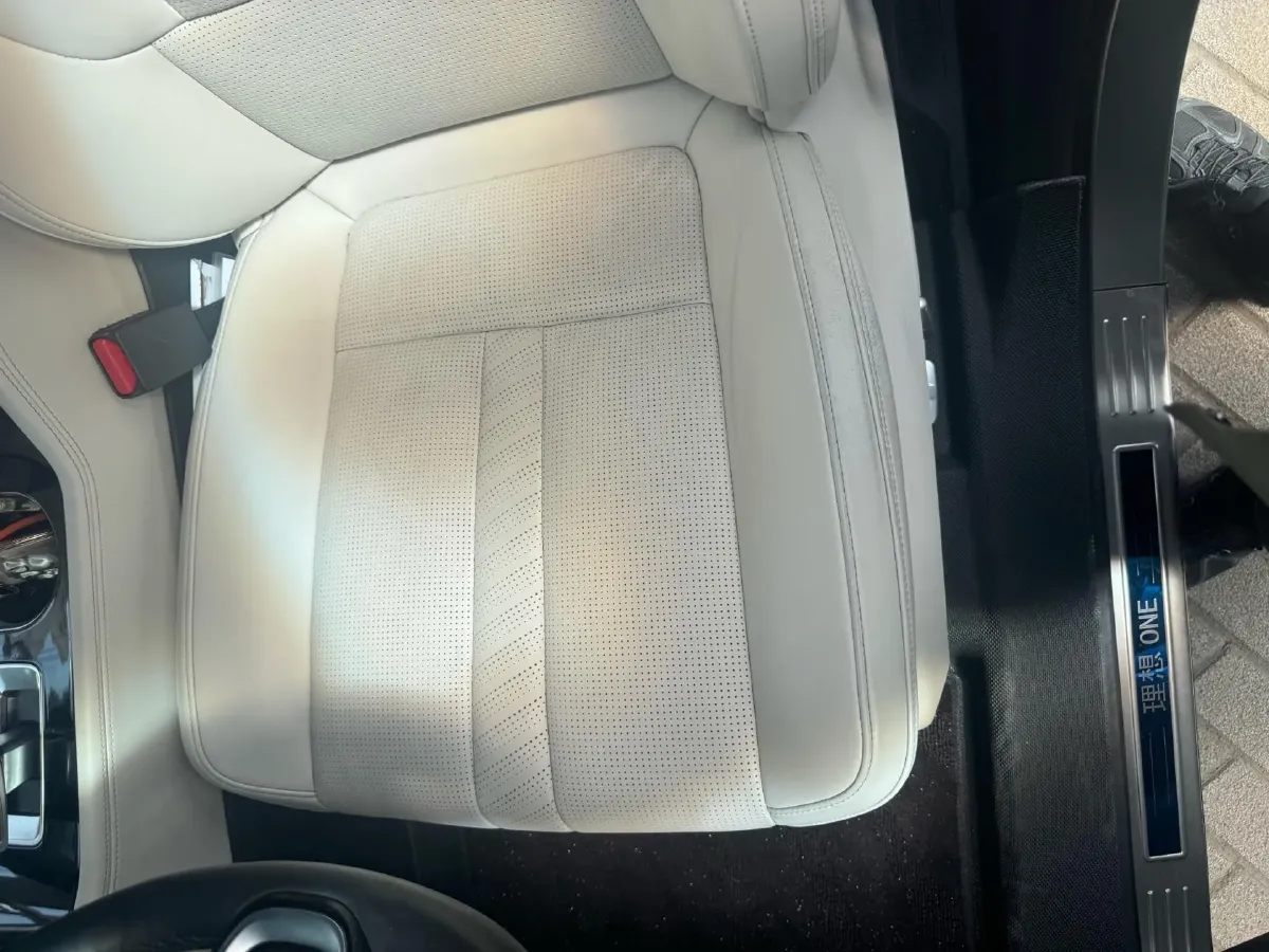 2020 Li ONE Range Extended 131HP REEV 40.5KWH,autocango,china used car exporter,china ev exporter,chinese used car exporter,chinese used ev exporter