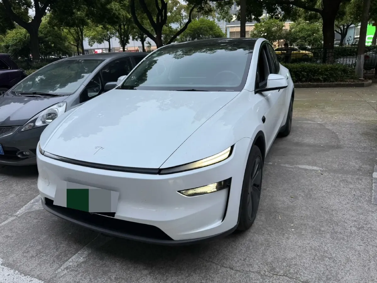 2025 Tesla Model Y BEV 62.5KWH,autocango,china used car exporter,china ev exporter,chinese used car exporter,chinese used ev exporter