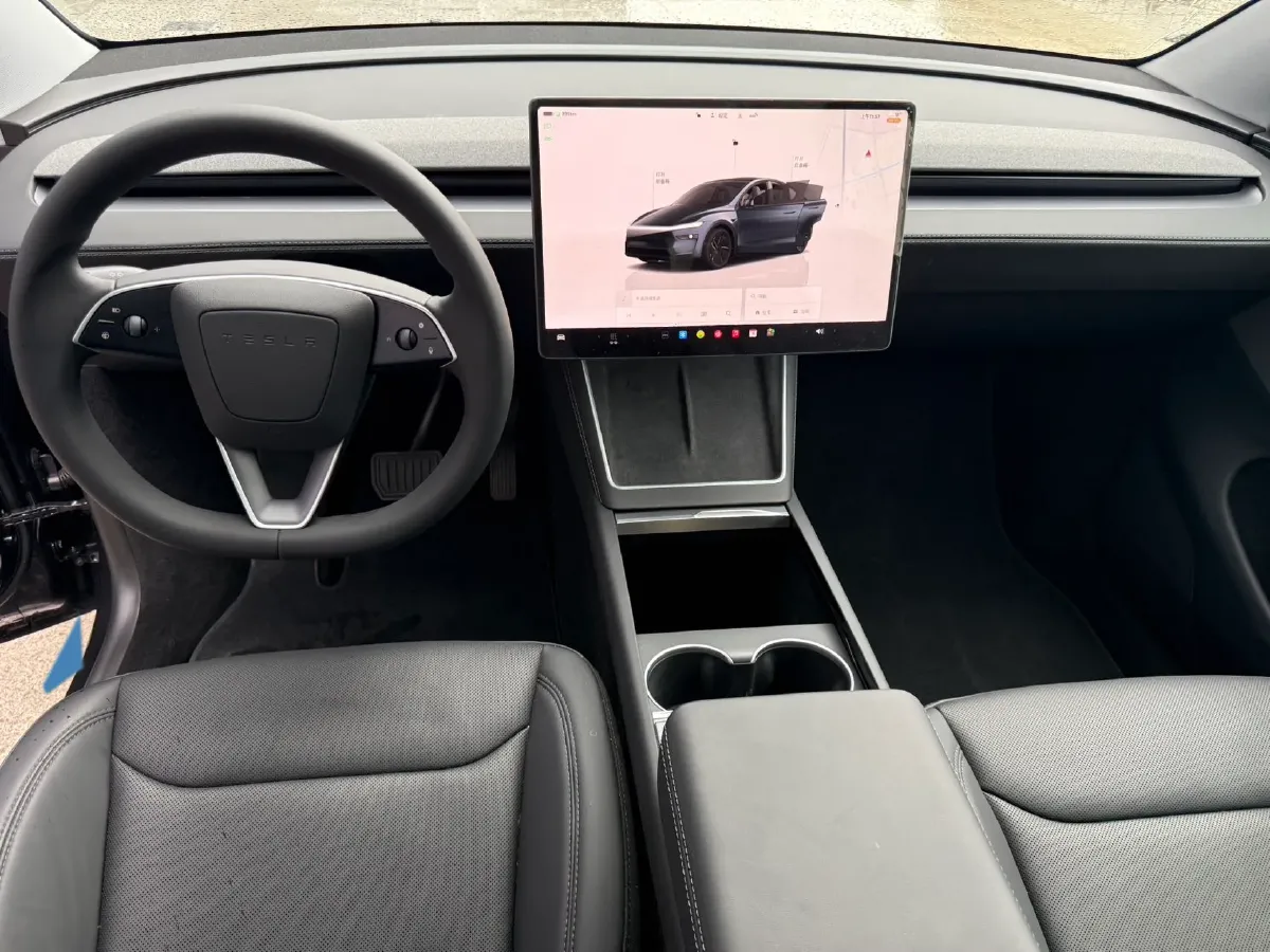2025 Tesla Model Y BEV 62.5KWH,autocango,china used car exporter,china ev exporter,chinese used car exporter,chinese used ev exporter