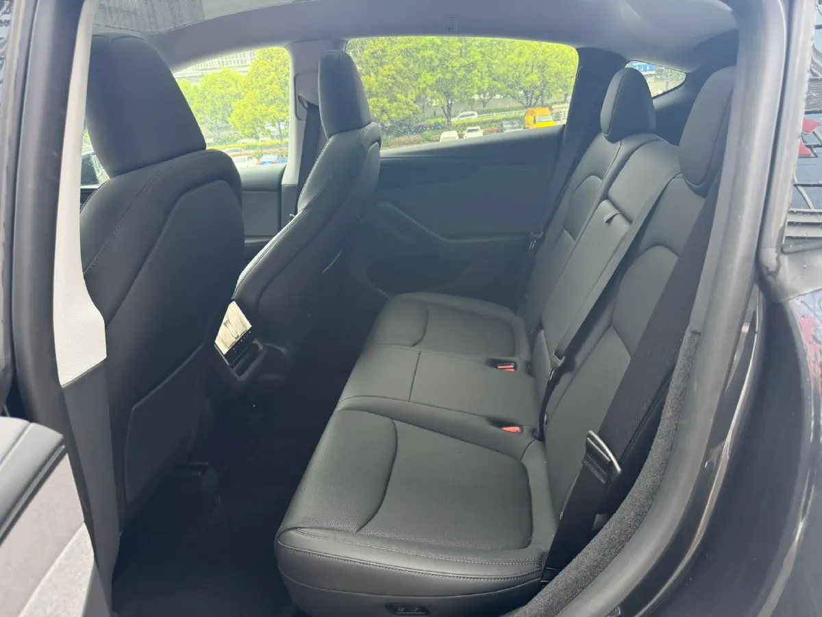 2025 Tesla Model Y BEV 62.5KWH,autocango,china used car exporter,china ev exporter,chinese used car exporter,chinese used ev exporter