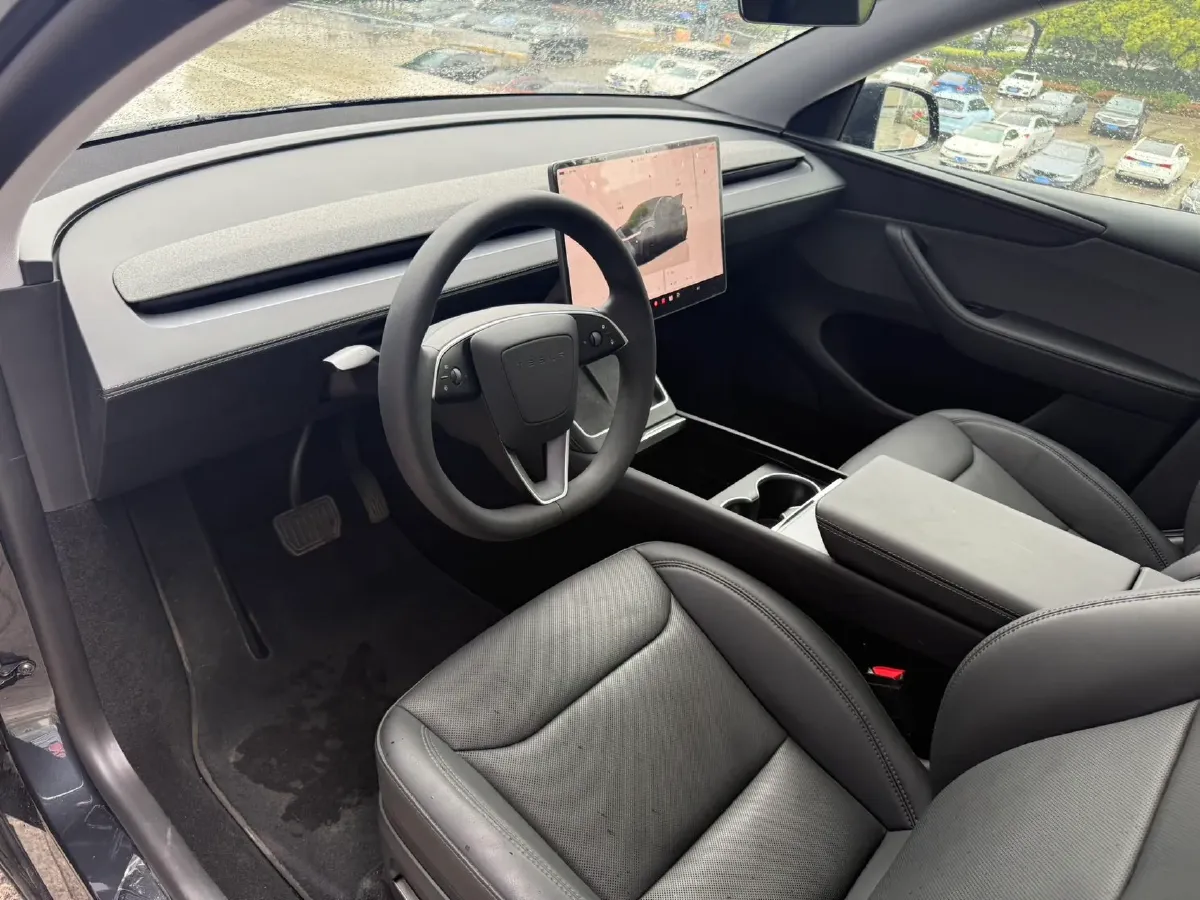 2025 Tesla Model Y BEV 62.5KWH,autocango,china used car exporter,china ev exporter,chinese used car exporter,chinese used ev exporter