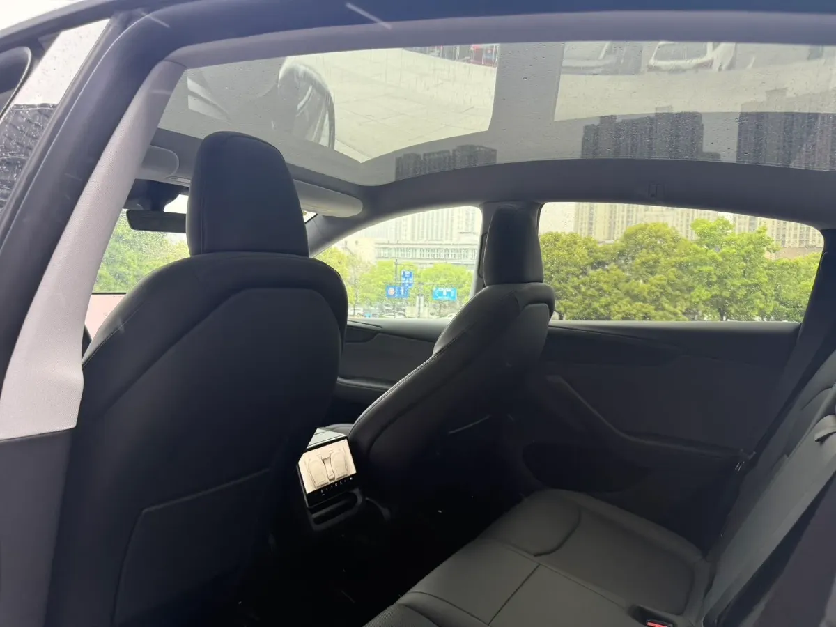 2025 Tesla Model Y BEV 62.5KWH,autocango,china used car exporter,china ev exporter,chinese used car exporter,chinese used ev exporter
