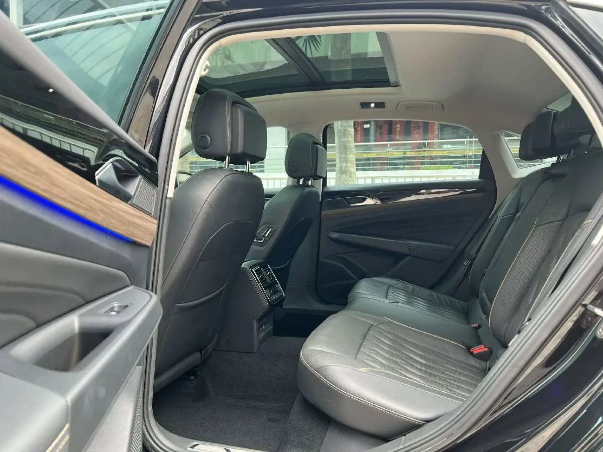 2020 Volkswagen Passat 2.0T 186HP L4 7DCT,autocango,china used car exporter,china ev exporter,chinese used car exporter,chinese used ev exporter