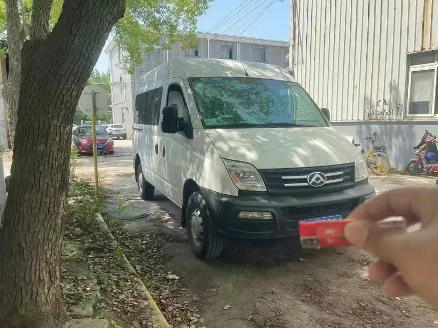 2020 MAXUS XinTu V80 2.5T 136HP L4 6MT,autocango,china used car exporter,china ev exporter,chinese used car exporter,chinese used ev exporter