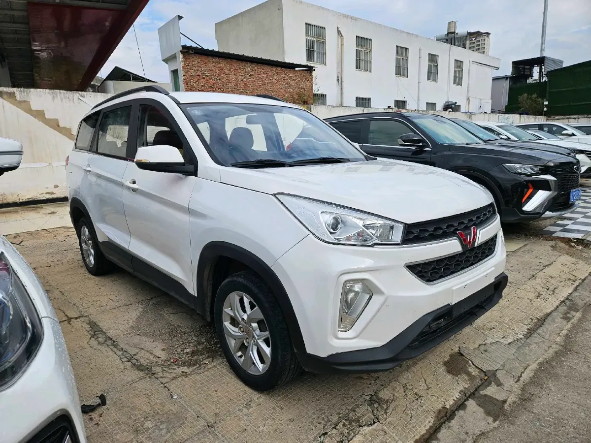2019 WuLing HongGuang S3 1.5L 99HP L4 6MT,autocango,china used car exporter,china ev exporter,chinese used car exporter,chinese used ev exporter