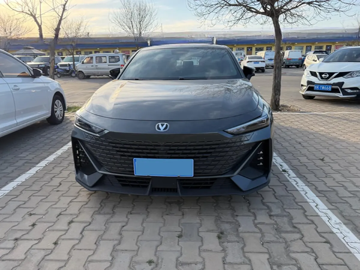 2022 ChangAn UNI-V 1.5T 188HP L4 7DCT,autocango,china used car exporter,china ev exporter,chinese used car exporter,chinese used ev exporter