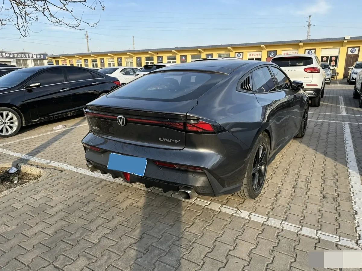 2022 ChangAn UNI-V 1.5T 188HP L4 7DCT,autocango,china used car exporter,china ev exporter,chinese used car exporter,chinese used ev exporter