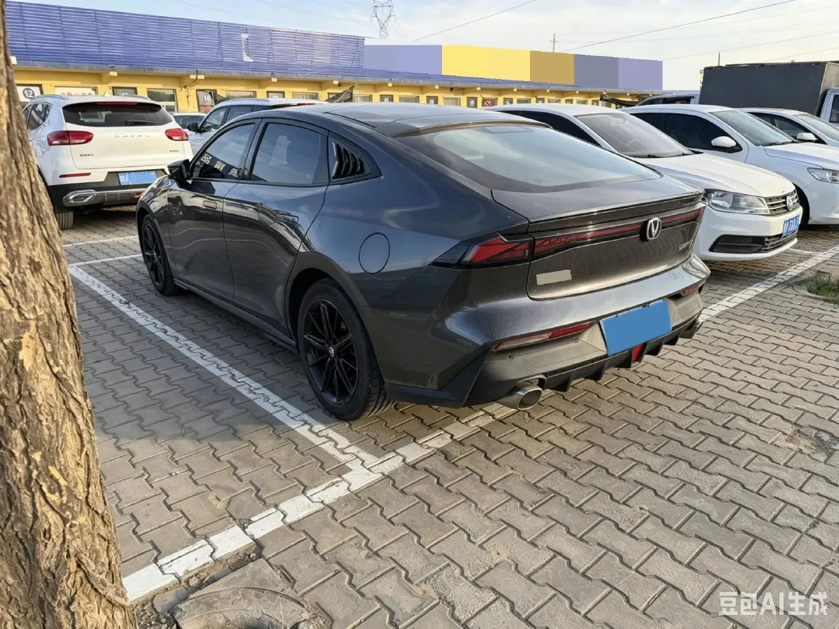 2022 ChangAn UNI-V 1.5T 188HP L4 7DCT,autocango,china used car exporter,china ev exporter,chinese used car exporter,chinese used ev exporter