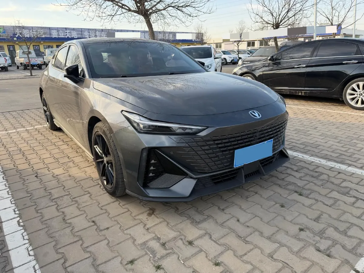 2022 ChangAn UNI-V 1.5T 188HP L4 7DCT,autocango,china used car exporter,china ev exporter,chinese used car exporter,chinese used ev exporter