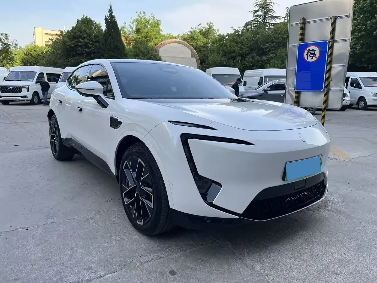 2025 Avatr 11 1.5T 156HP L4 REEV,autocango,china used car exporter,china ev exporter,chinese used car exporter,chinese used ev exporter