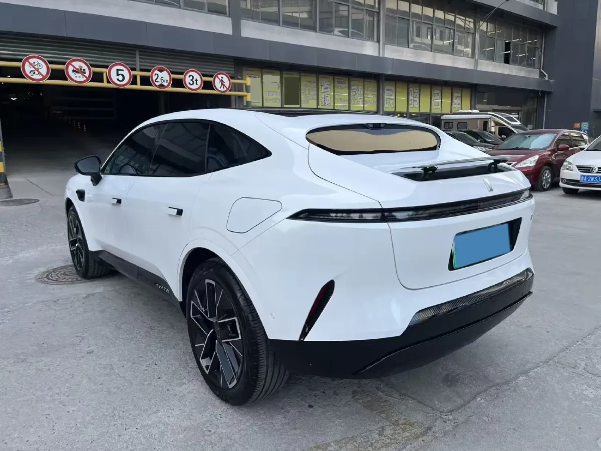 2025 Avatr 11 1.5T 156HP L4 REEV,autocango,china used car exporter,china ev exporter,chinese used car exporter,chinese used ev exporter