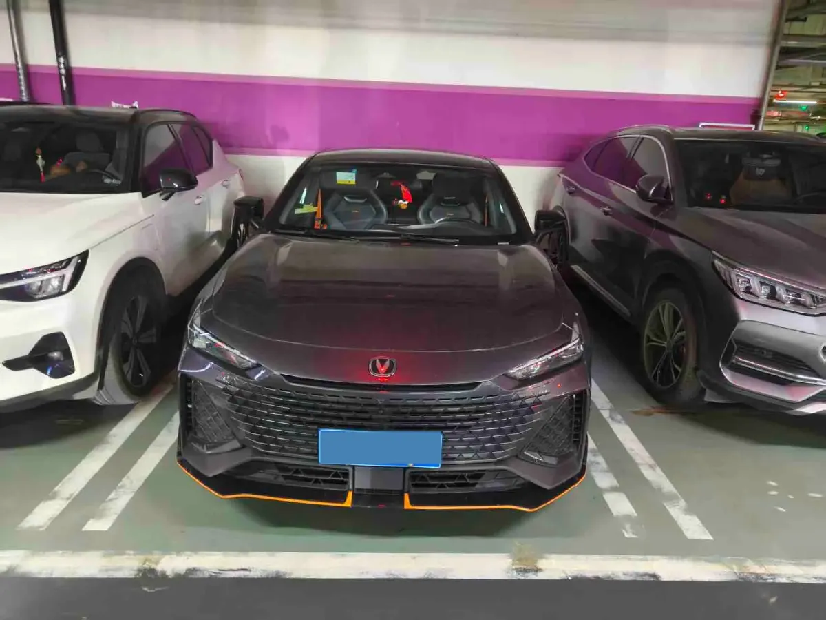2023 ChangAn UNI-V 2.0T 233HP L4 8AT,autocango,china used car exporter,china ev exporter,chinese used car exporter,chinese used ev exporter