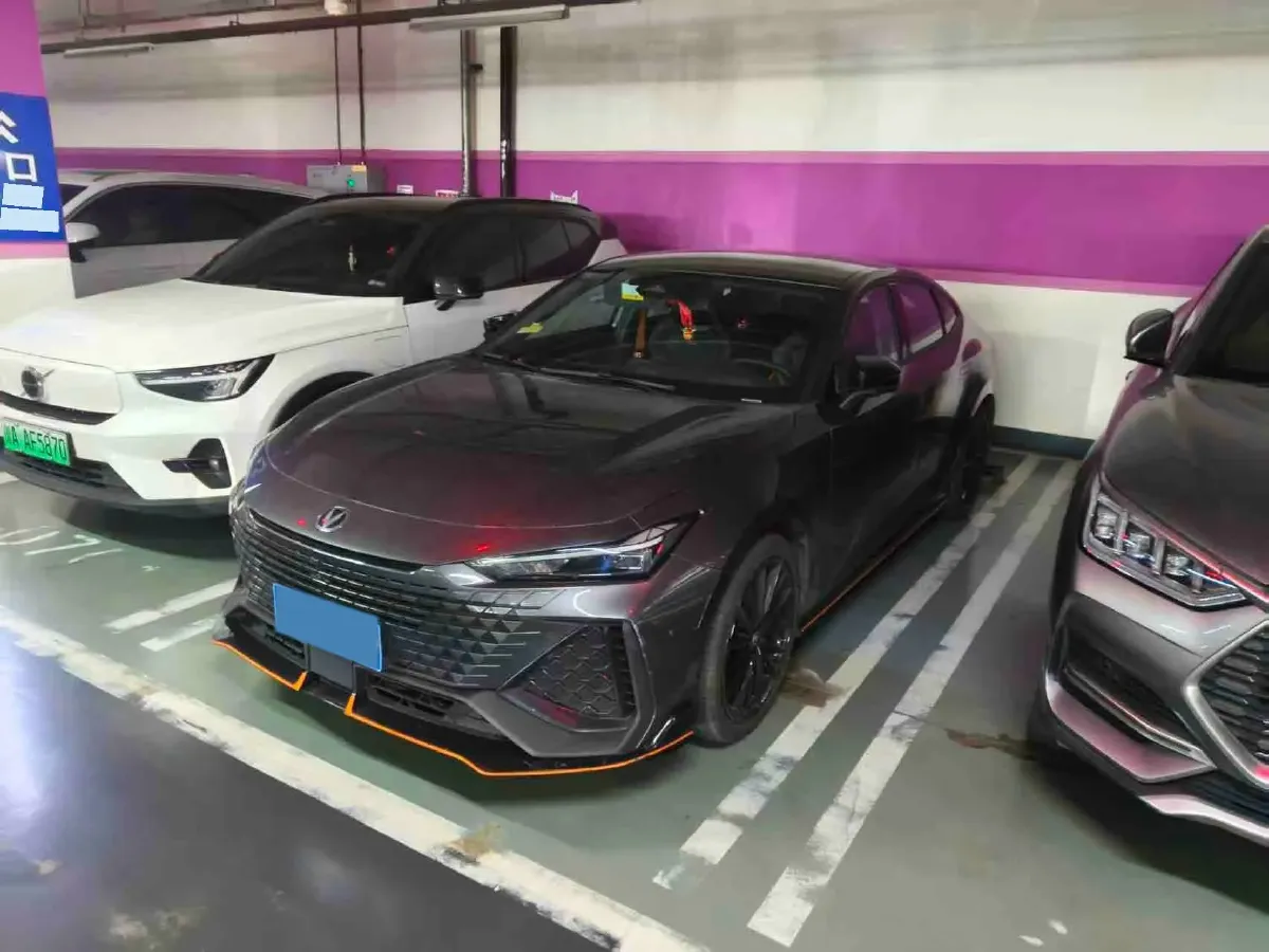 2023 ChangAn UNI-V 2.0T 233HP L4 8AT,autocango,china used car exporter,china ev exporter,chinese used car exporter,chinese used ev exporter