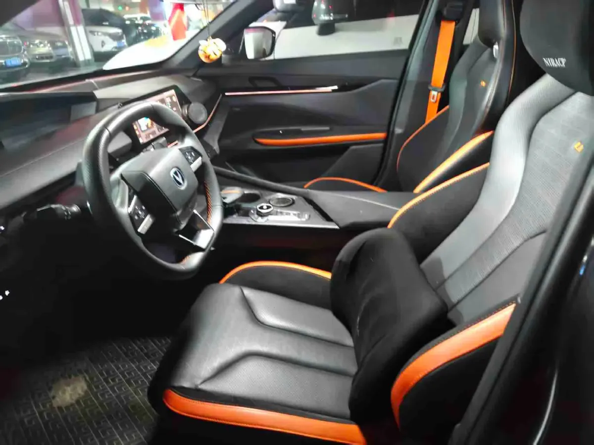 2023 ChangAn UNI-V 2.0T 233HP L4 8AT,autocango,china used car exporter,china ev exporter,chinese used car exporter,chinese used ev exporter