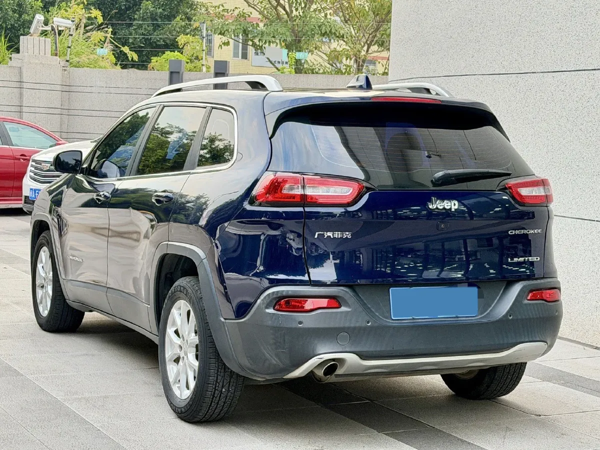2017 Jeep Cherokee 2.0L 155HP L4 9AT,autocango,china used car exporter,china ev exporter,chinese used car exporter,chinese used ev exporter