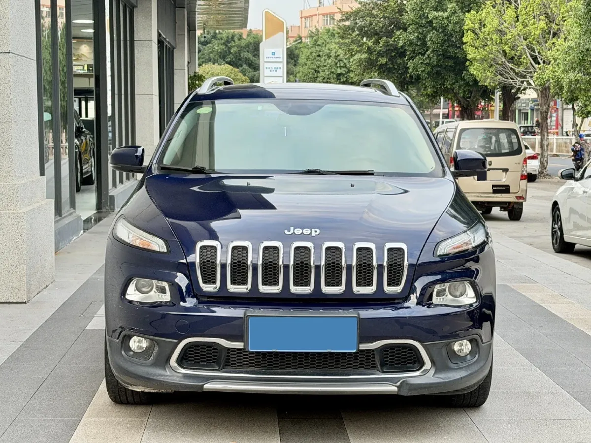 2017 Jeep Cherokee 2.0L 155HP L4 9AT,autocango,china used car exporter,china ev exporter,chinese used car exporter,chinese used ev exporter