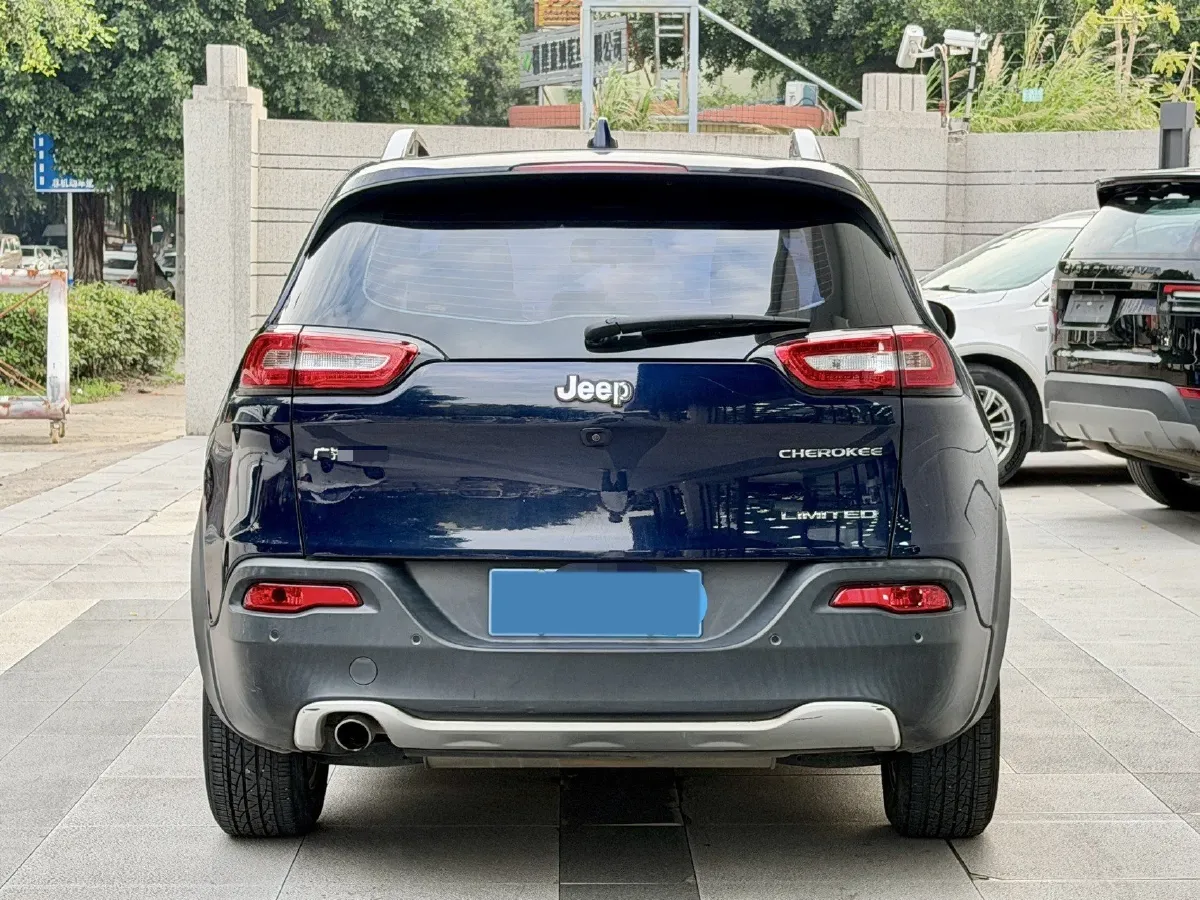 2017 Jeep Cherokee 2.0L 155HP L4 9AT,autocango,china used car exporter,china ev exporter,chinese used car exporter,chinese used ev exporter