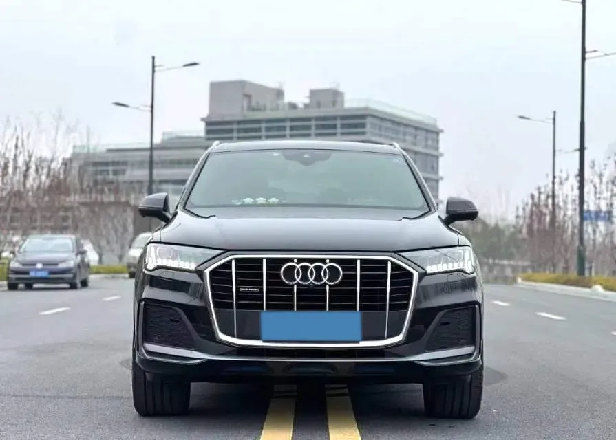 2020 Audi Q7 2.0T 245HP L4 8AT,autocango,china used car exporter,china ev exporter,chinese used car exporter,chinese used ev exporter
