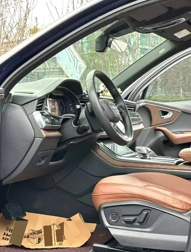 2020 Audi Q7 2.0T 245HP L4 8AT,autocango,china used car exporter,china ev exporter,chinese used car exporter,chinese used ev exporter