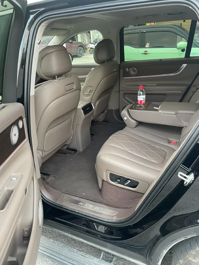 2024 AITO AITO M9 1.5T 152HP L4 REEV 42KWH,autocango,china used car exporter,china ev exporter,chinese used car exporter,chinese used ev exporter