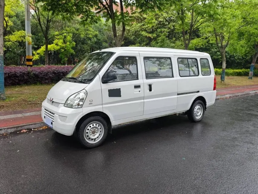 2017 WuLing RongGuang 1.5L 107HP L4 5MT,autocango,china used car exporter,china ev exporter,chinese used car exporter,chinese used ev exporter