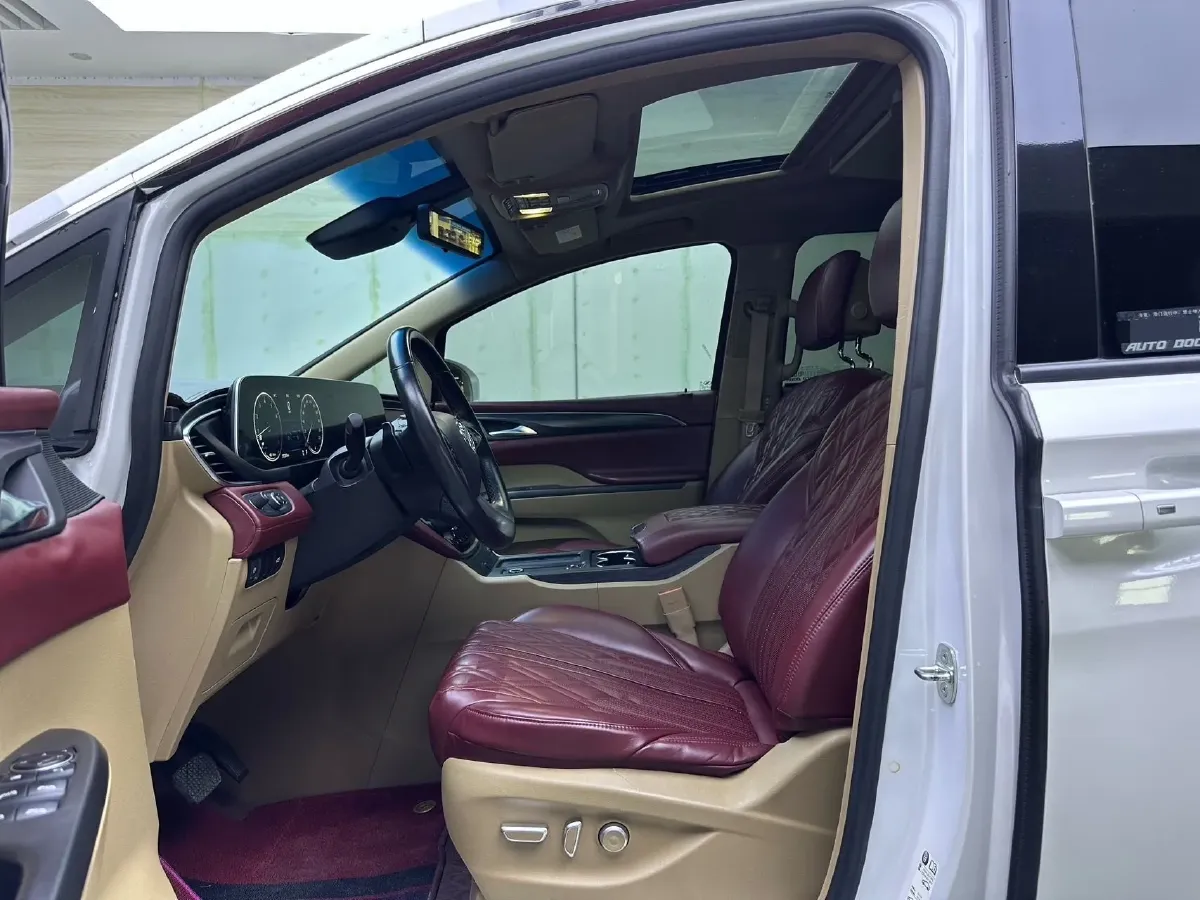 2021 Buick GL8 2.0T 237HP L4 9AT,autocango,china used car exporter,china ev exporter,chinese used car exporter,chinese used ev exporter