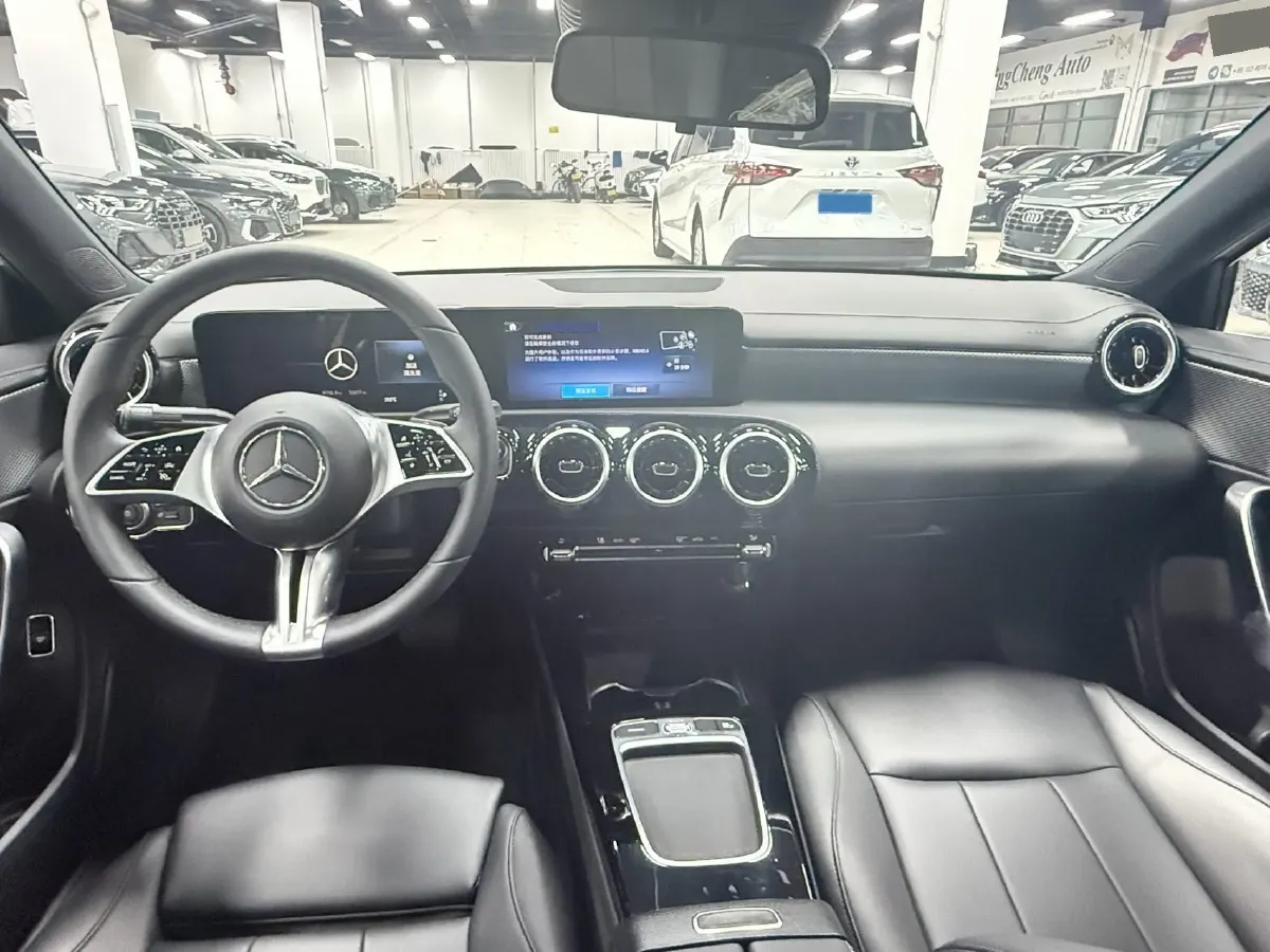 2023 Mercedes-Benz A Class 1.3T 136HP L4 7DCT,autocango,china used car exporter,china ev exporter,chinese used car exporter,chinese used ev exporter