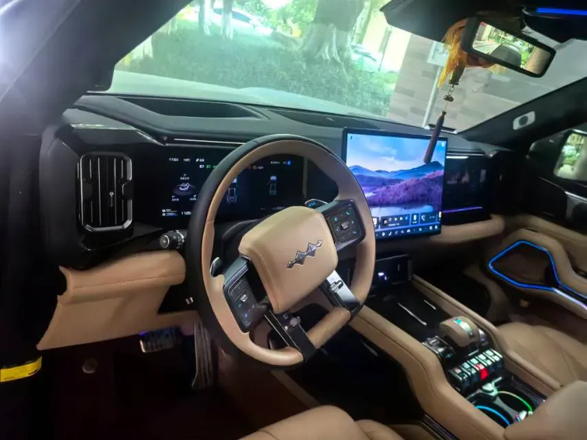 2025 FangChengBao Bao 8 2.0T 245HP L4 E-CVT PHEV 36.8KWH,autocango,china used car exporter,china ev exporter,chinese used car exporter,chinese used ev exporter