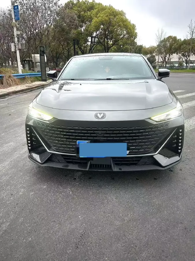 2023 ChangAn UNI-V 1.5T 188HP L4 7DCT,autocango,china used car exporter,china ev exporter,chinese used car exporter,chinese used ev exporter