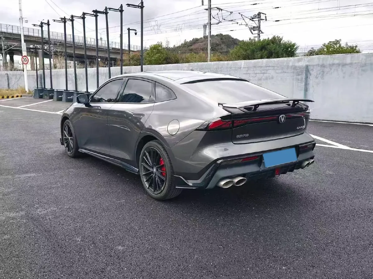 2023 ChangAn UNI-V 1.5T 188HP L4 7DCT,autocango,china used car exporter,china ev exporter,chinese used car exporter,chinese used ev exporter