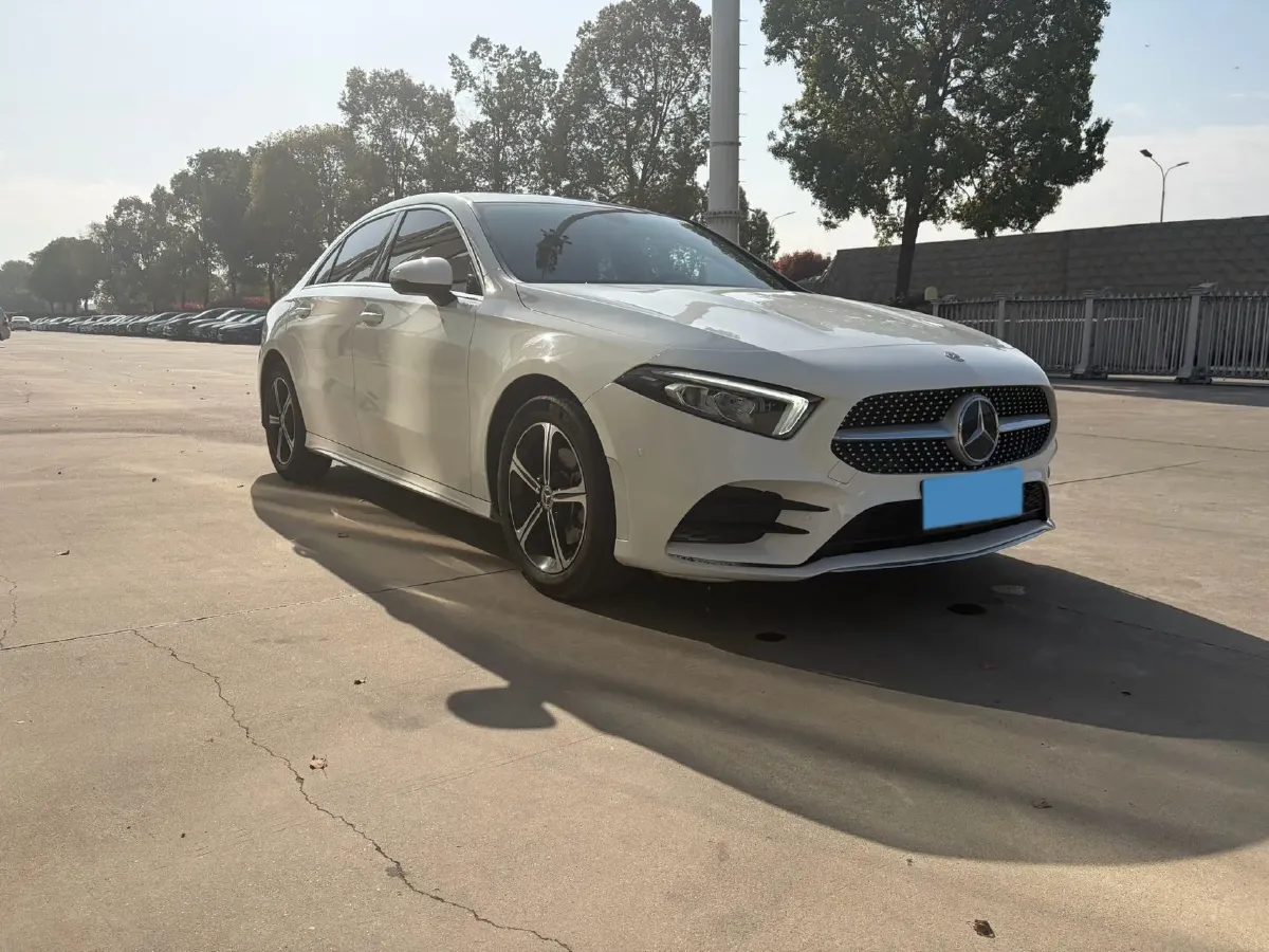 2022 Mercedes-Benz A Class 1.3T 163HP L4 7DCT,autocango,china used car exporter,china ev exporter,chinese used car exporter,chinese used ev exporter