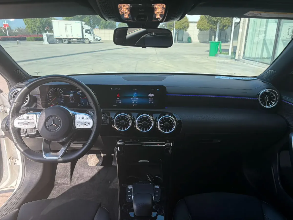 2022 Mercedes-Benz A Class 1.3T 163HP L4 7DCT,autocango,china used car exporter,china ev exporter,chinese used car exporter,chinese used ev exporter