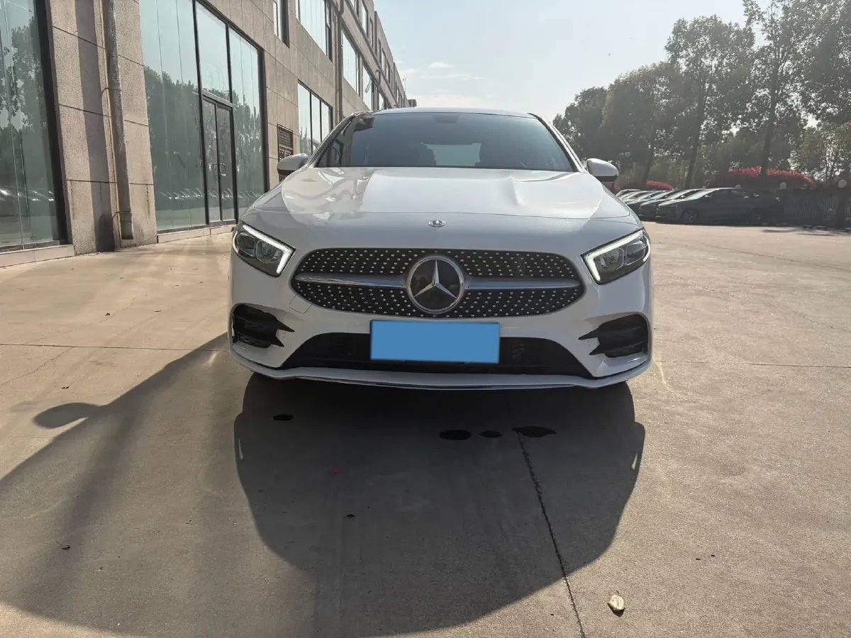2022 Mercedes-Benz A Class 1.3T 163HP L4 7DCT,autocango,china used car exporter,china ev exporter,chinese used car exporter,chinese used ev exporter