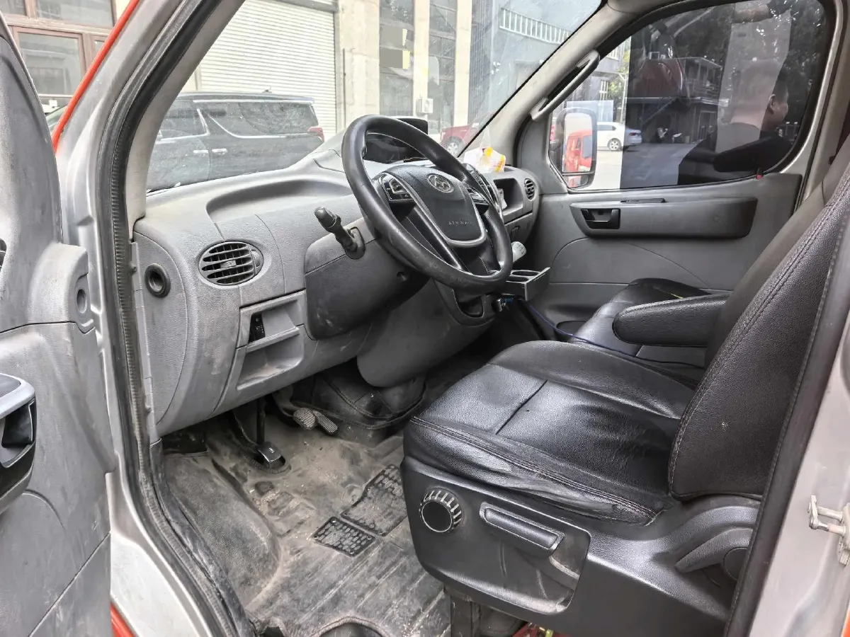 2013 MAXUS XinTu V80 2.5T 136HP L4 5MT,autocango,china used car exporter,china ev exporter,chinese used car exporter,chinese used ev exporter