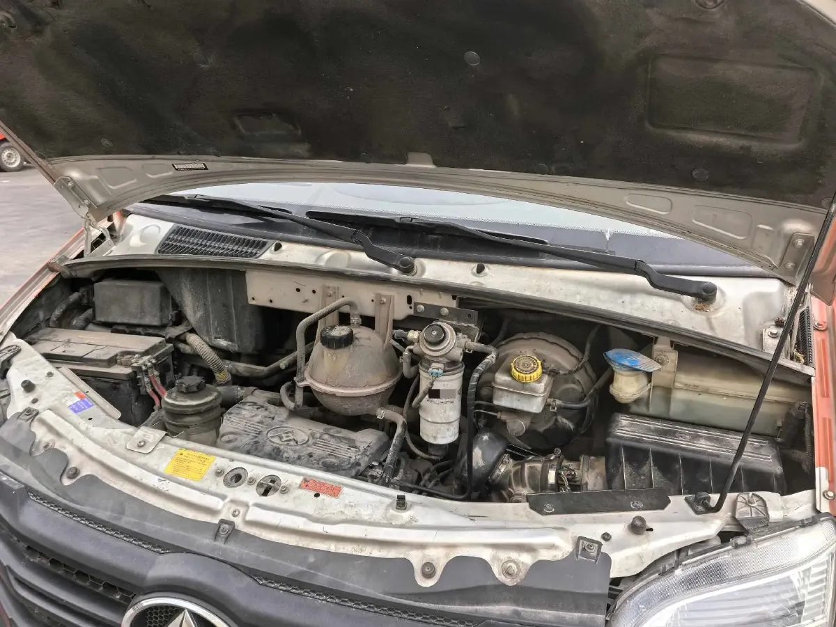 2013 MAXUS XinTu V80 2.5T 136HP L4 5MT,autocango,china used car exporter,china ev exporter,chinese used car exporter,chinese used ev exporter