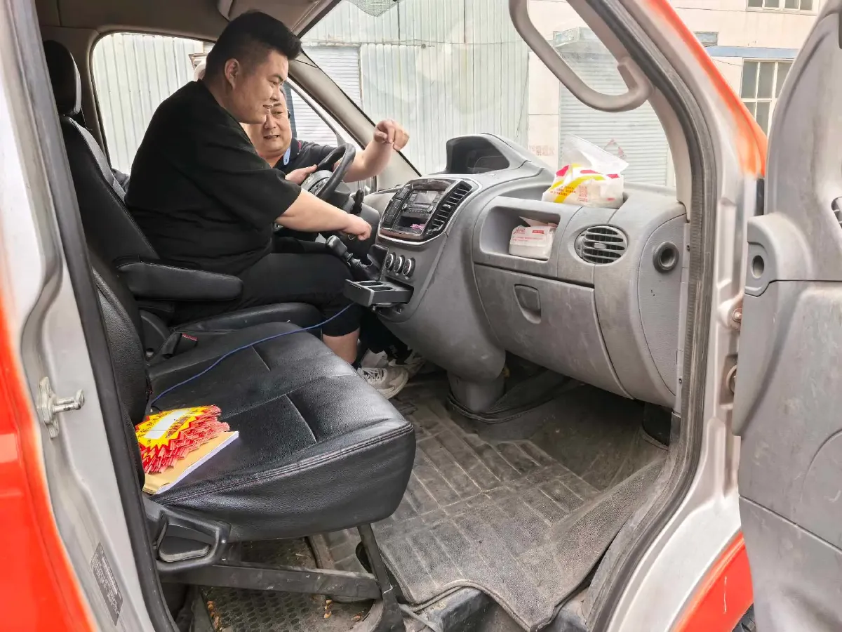 2013 MAXUS XinTu V80 2.5T 136HP L4 5MT,autocango,china used car exporter,china ev exporter,chinese used car exporter,chinese used ev exporter