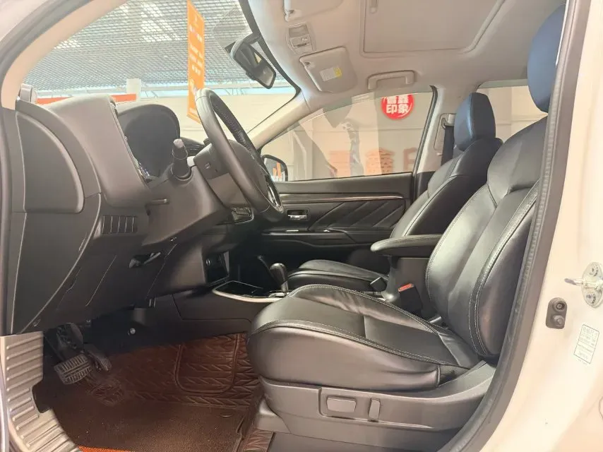 2019 Mitsubishi Outlander 2.0L 166HP L4 CVT,autocango,china used car exporter,china ev exporter,chinese used car exporter,chinese used ev exporter