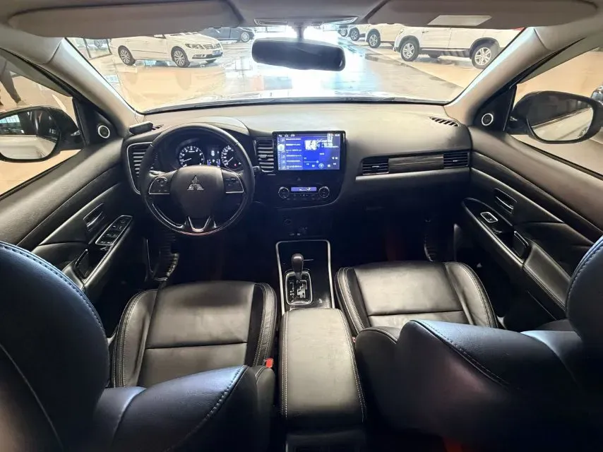 2019 Mitsubishi Outlander 2.0L 166HP L4 CVT,autocango,china used car exporter,china ev exporter,chinese used car exporter,chinese used ev exporter
