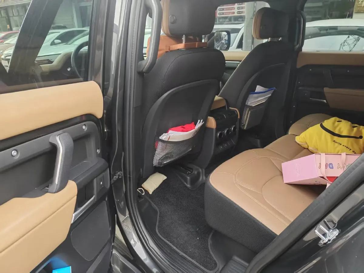 2025 Land Rover Defender 3.0T 400HP L6 8AT,autocango,china used car exporter,china ev exporter,chinese used car exporter,chinese used ev exporter