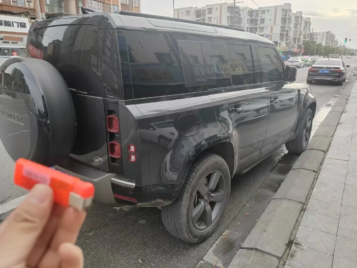 2025 Land Rover Defender 3.0T 400HP L6 8AT,autocango,china used car exporter,china ev exporter,chinese used car exporter,chinese used ev exporter