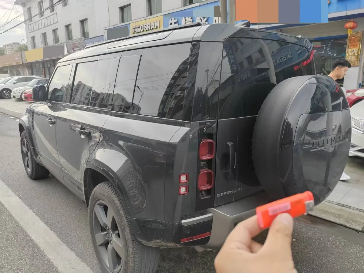 2025 Land Rover Defender 3.0T 400HP L6 8AT,autocango,china used car exporter,china ev exporter,chinese used car exporter,chinese used ev exporter