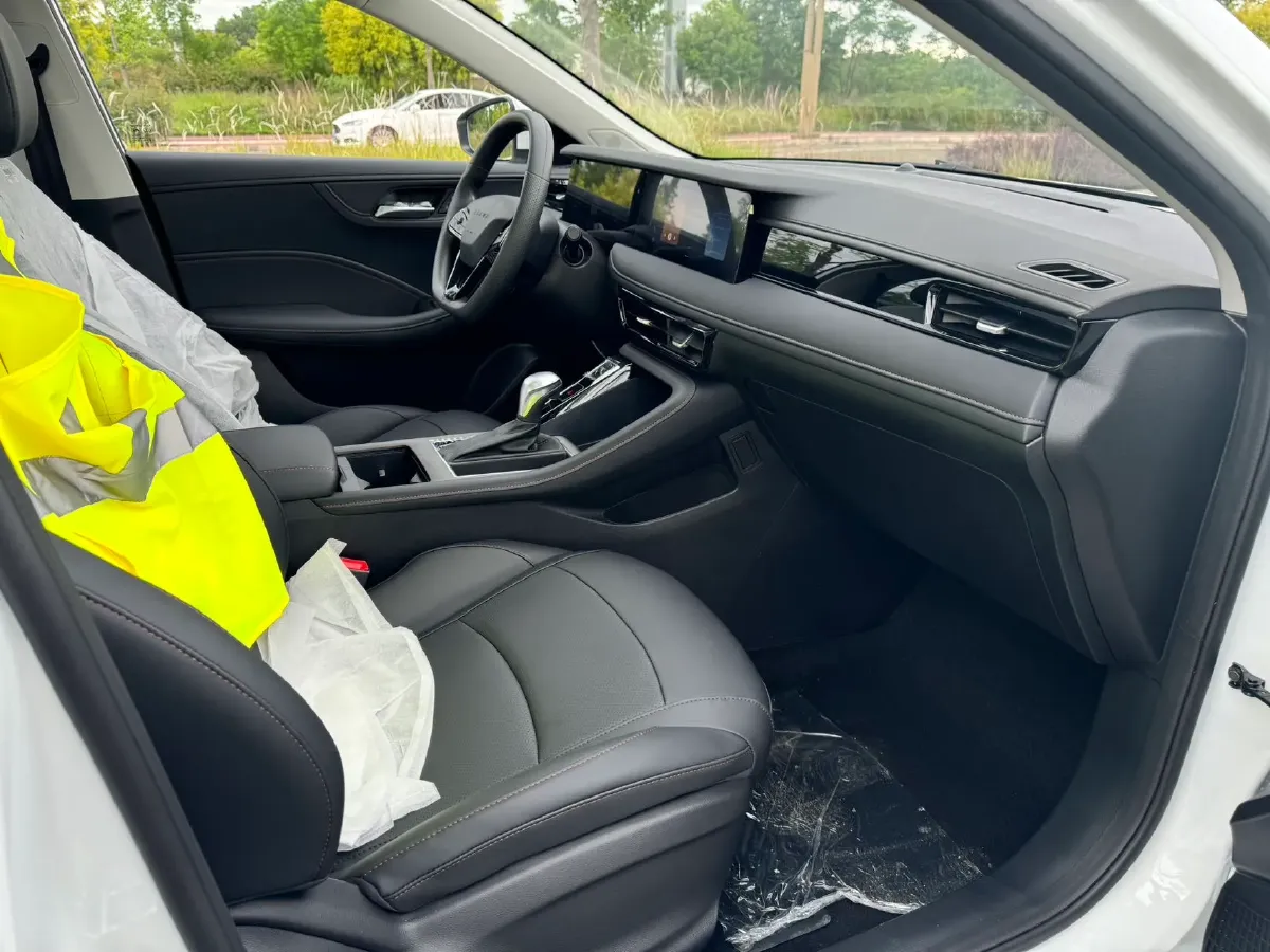 2023 Roewe i5 1.5L 129HP L4 CVT,autocango,china used car exporter,china ev exporter,chinese used car exporter,chinese used ev exporter