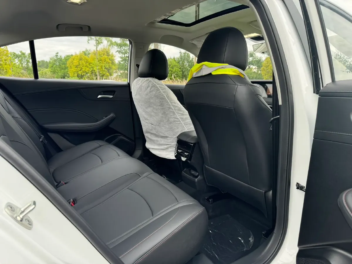 2023 Roewe i5 1.5L 129HP L4 CVT,autocango,china used car exporter,china ev exporter,chinese used car exporter,chinese used ev exporter