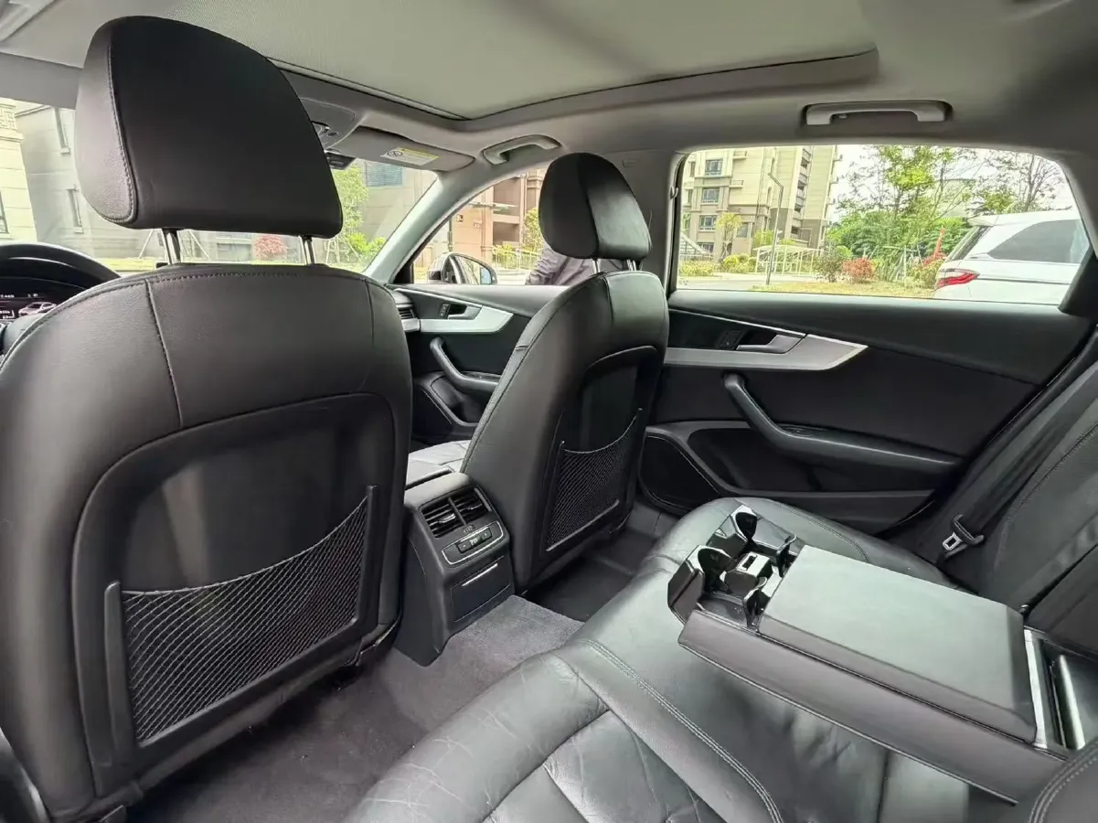 2019 Audi A4L 2.0T 190HP L4 7DCT,autocango,china used car exporter,china ev exporter,chinese used car exporter,chinese used ev exporter