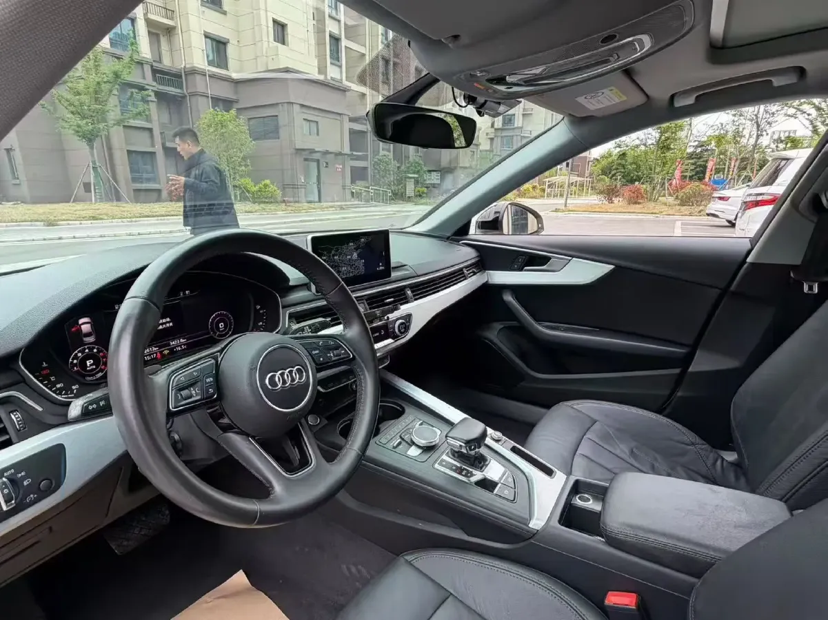 2019 Audi A4L 2.0T 190HP L4 7DCT,autocango,china used car exporter,china ev exporter,chinese used car exporter,chinese used ev exporter